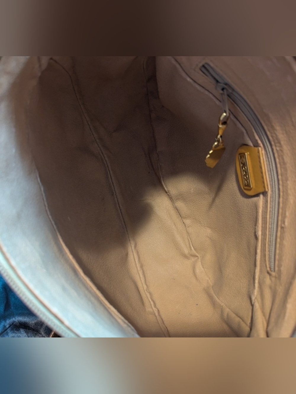 Authentic Gucci Brown GG Canvas & Tan Leather Shoulder Bag - Great Condition - Picture 9 of 14